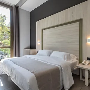 hostal-plaza-goya-bcn.catalonia-hotels.com/