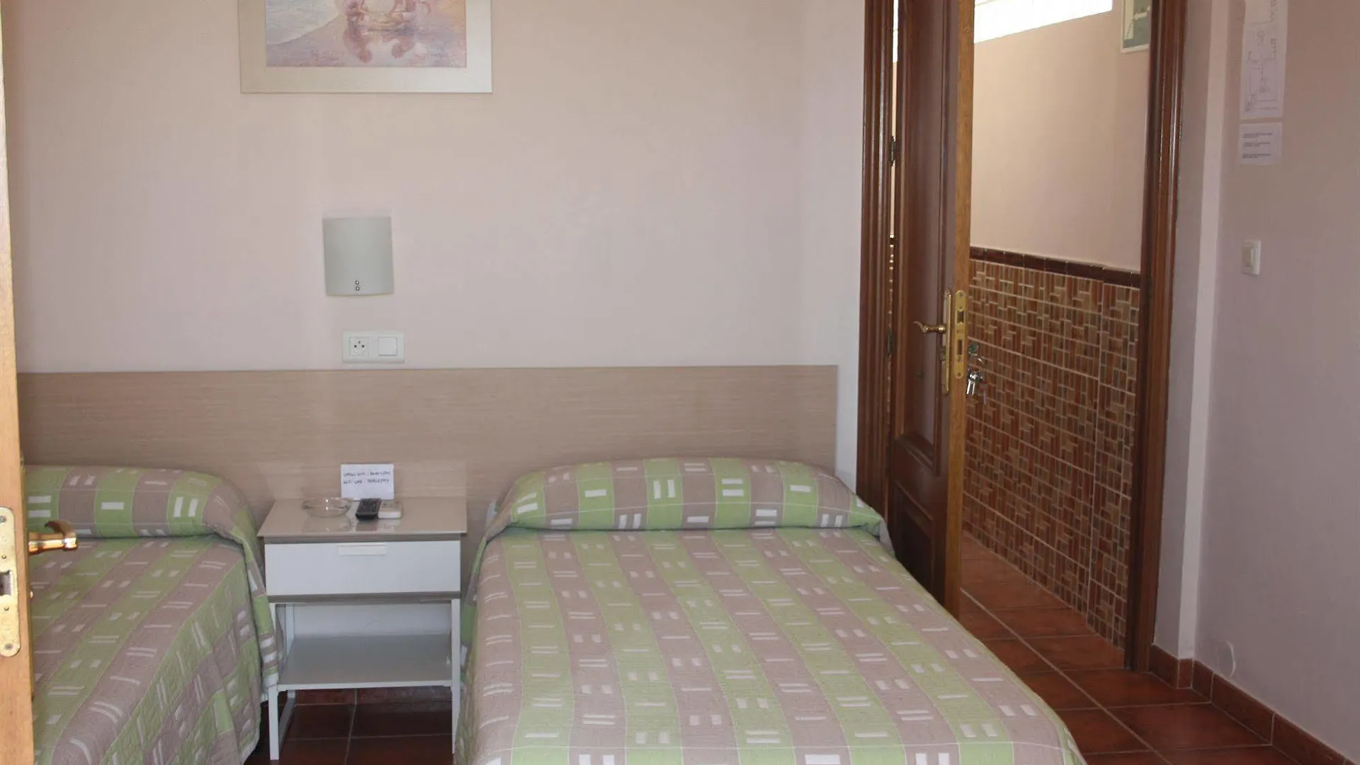 Beatriz Charming Hostal contacts